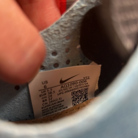 Nike React Element 87 in solar red and blue
Size: 6 - Picture 11 of 12